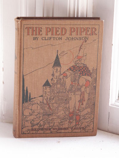 Item #3756 The Pied Piper. Clifton Johnson.